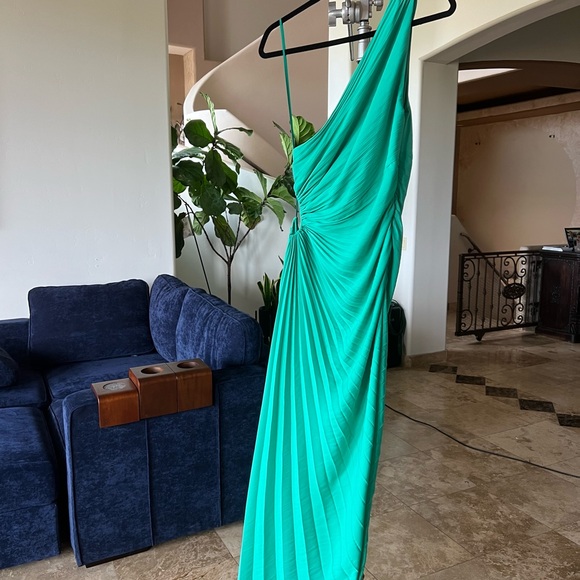 ALC Dahlia Dress, Mint Green, One Pleated Shoulder Goddess Dress With Cutout - Picture 5 of 8
